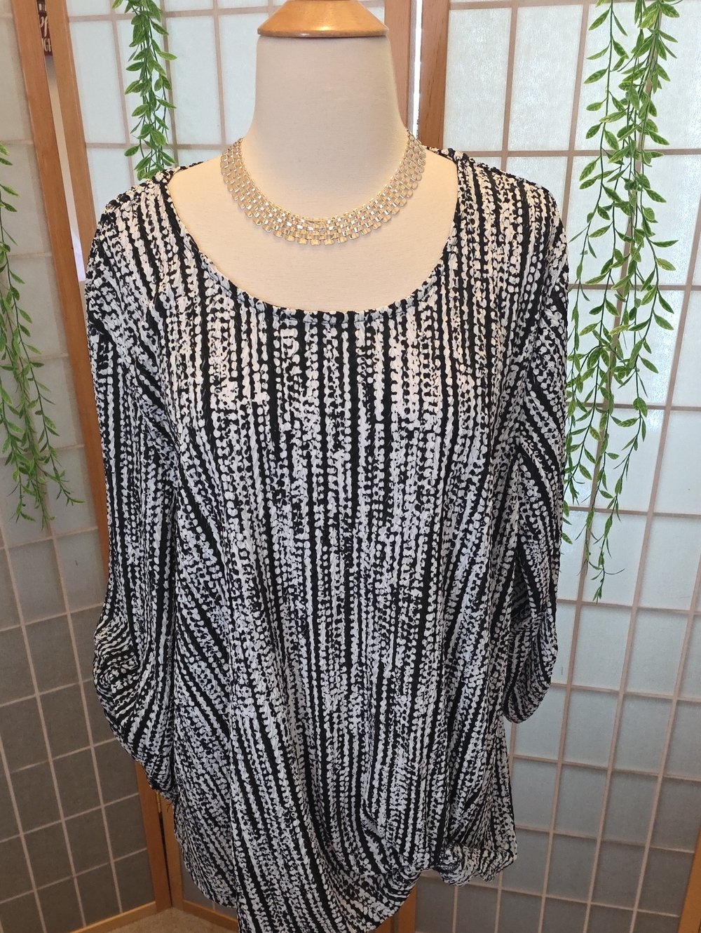 Alfred Dunner Black & White Vertical Dot-Stripe Scoop Neck Tunic